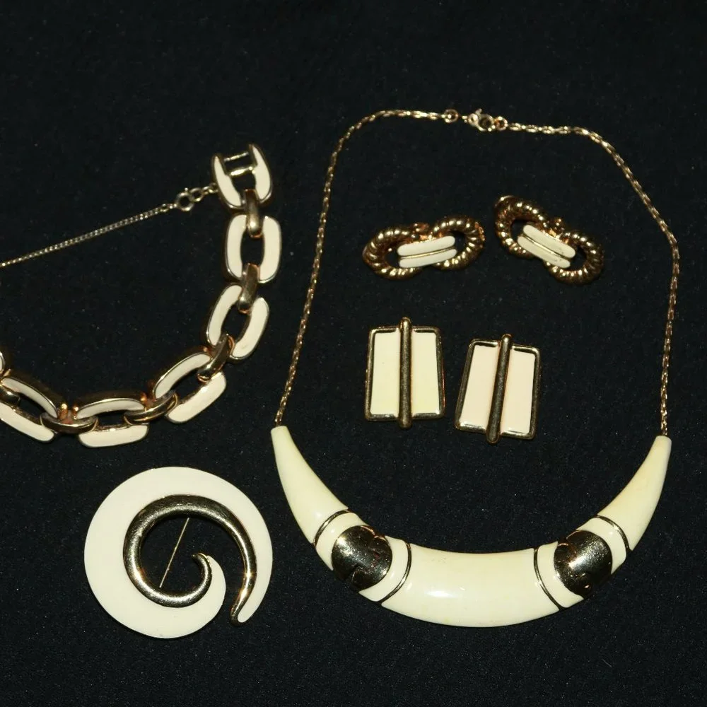 Monet jewelry set